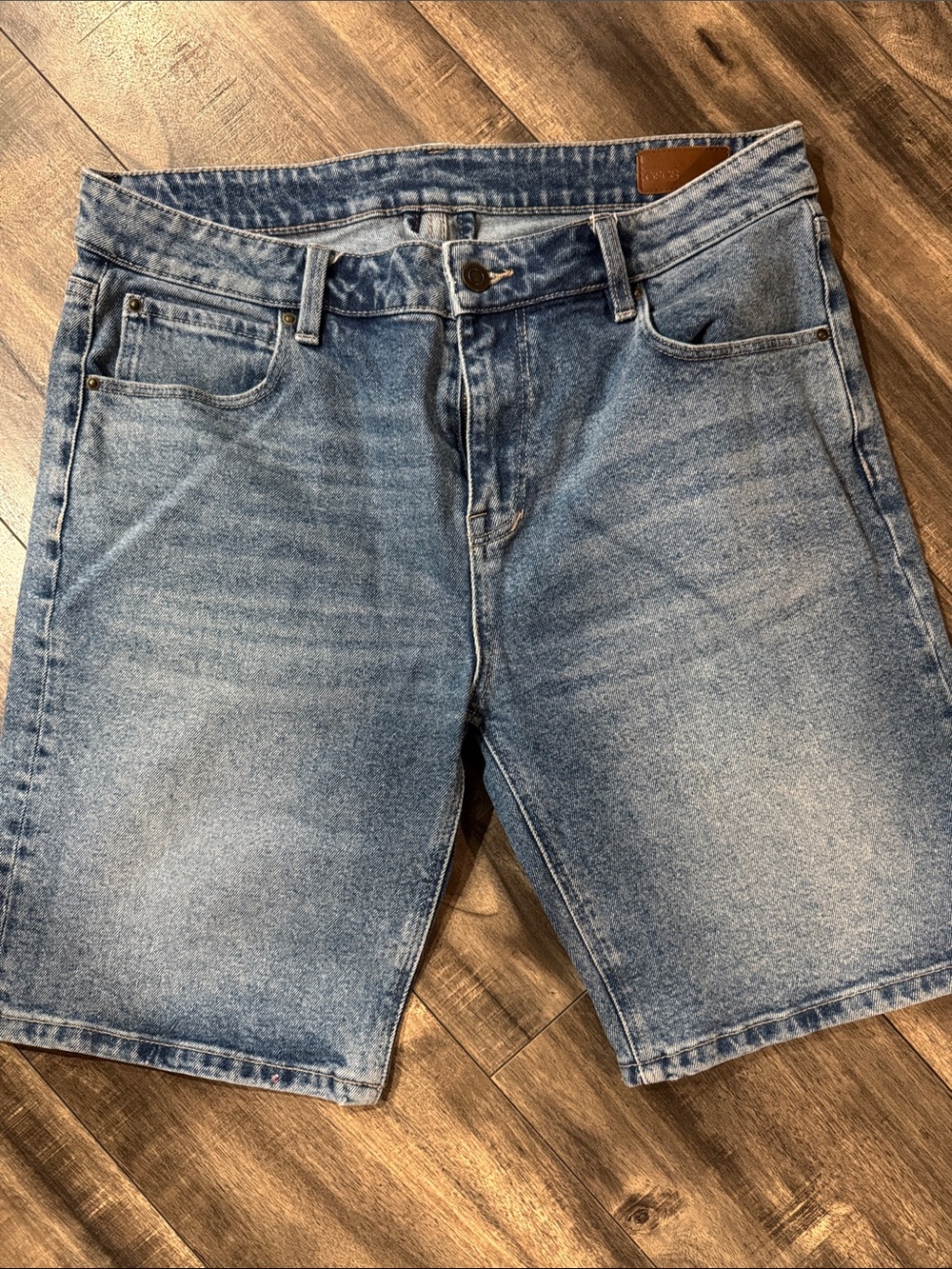 ASOS Classic Men’s Denim Shorts - med Blue wash size 34 waist
